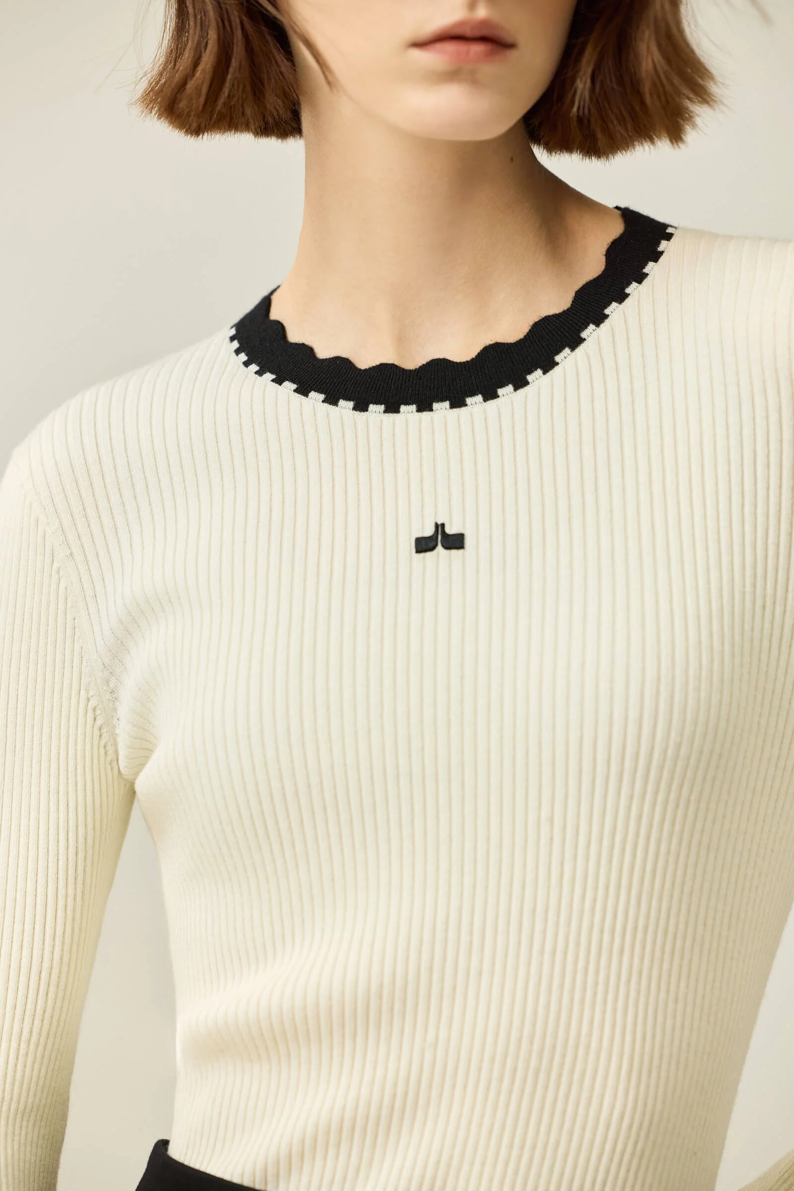 LILY Color-Block Ruffle Collar Fitted Sweater - Image 14