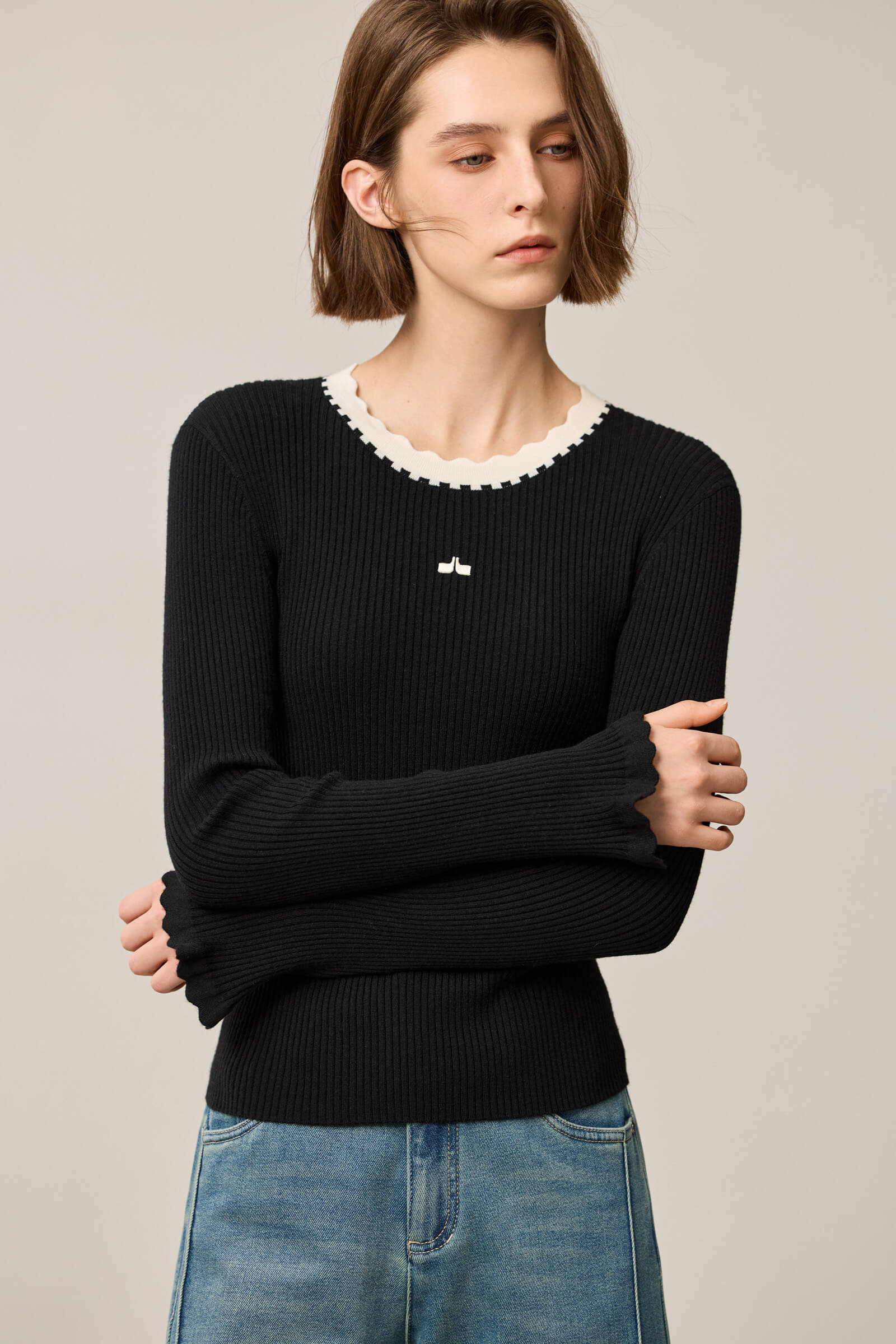 LILY Color-Block Ruffle Collar Fitted Sweater - Image 6