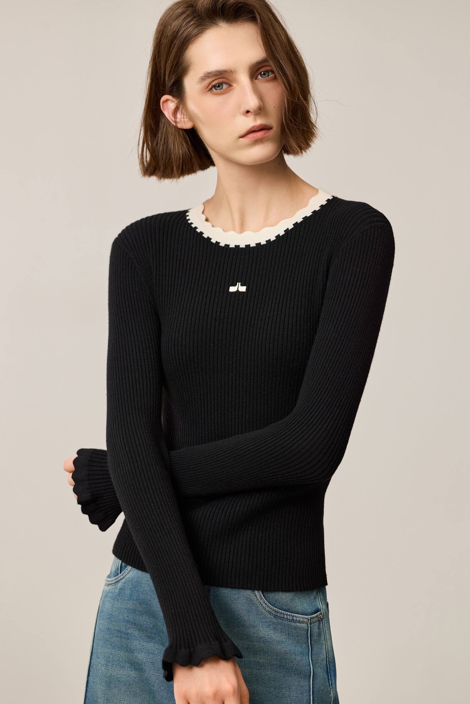 LILY Color-Block Ruffle Collar Fitted Sweater - Image 7