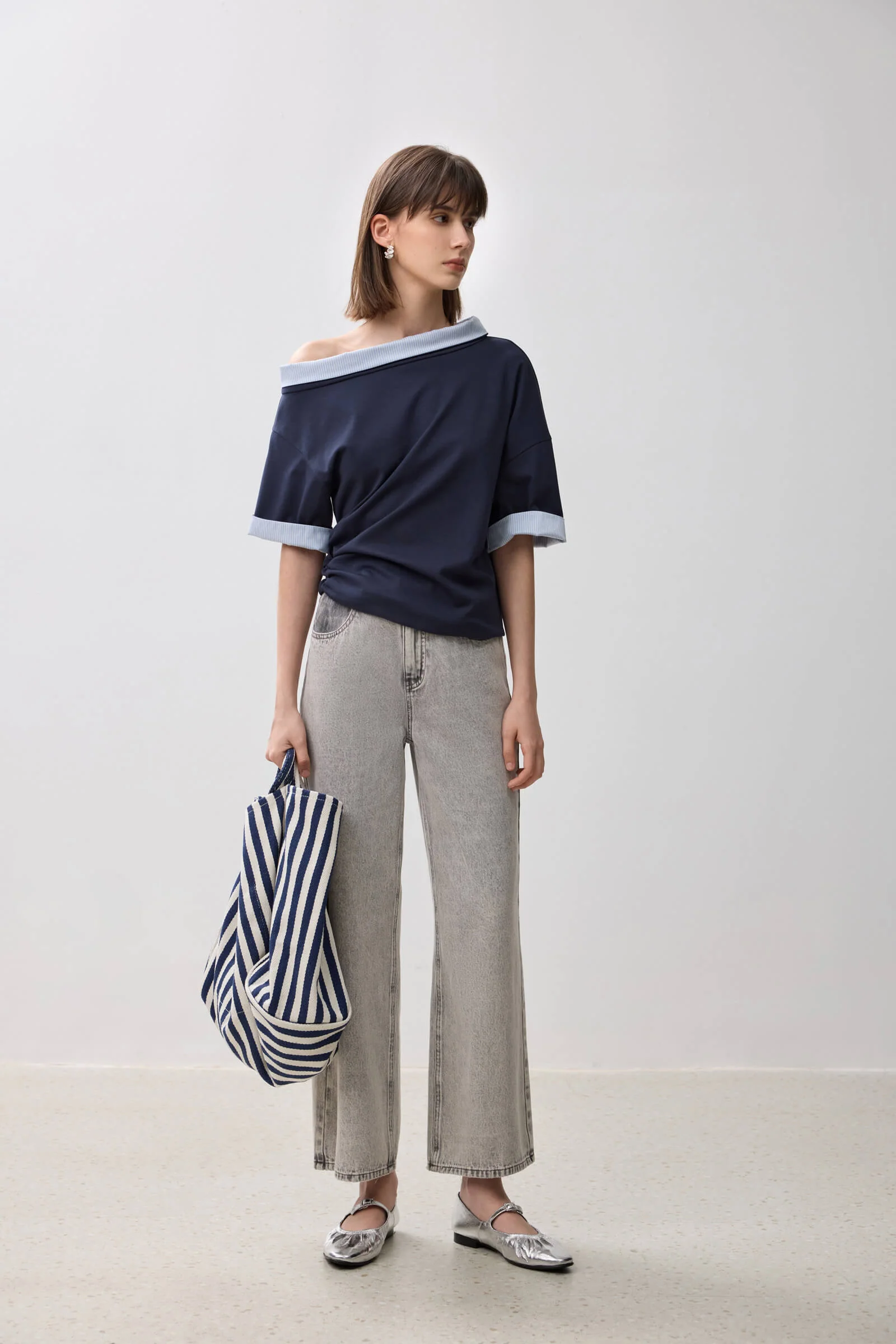 LILY Contrast T-Shirt - Image 4