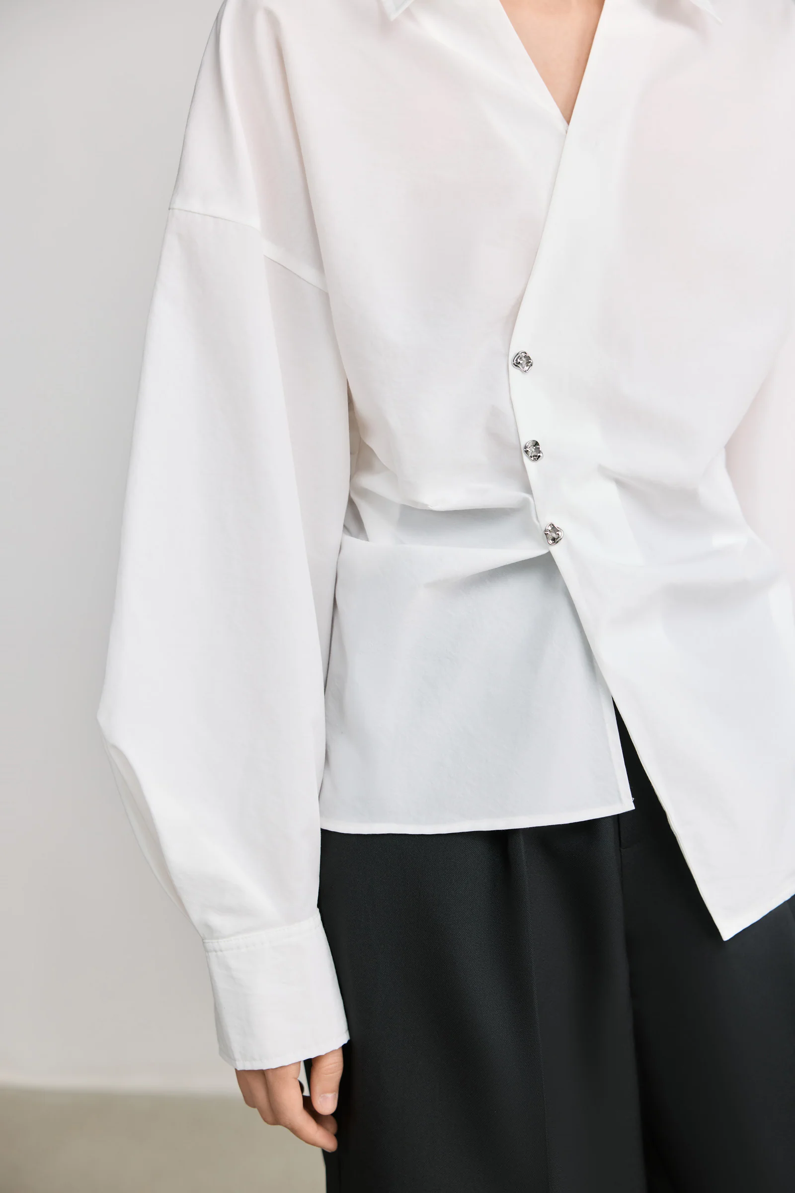 LILY Design Waist-Cinching White Pullover - Image 8