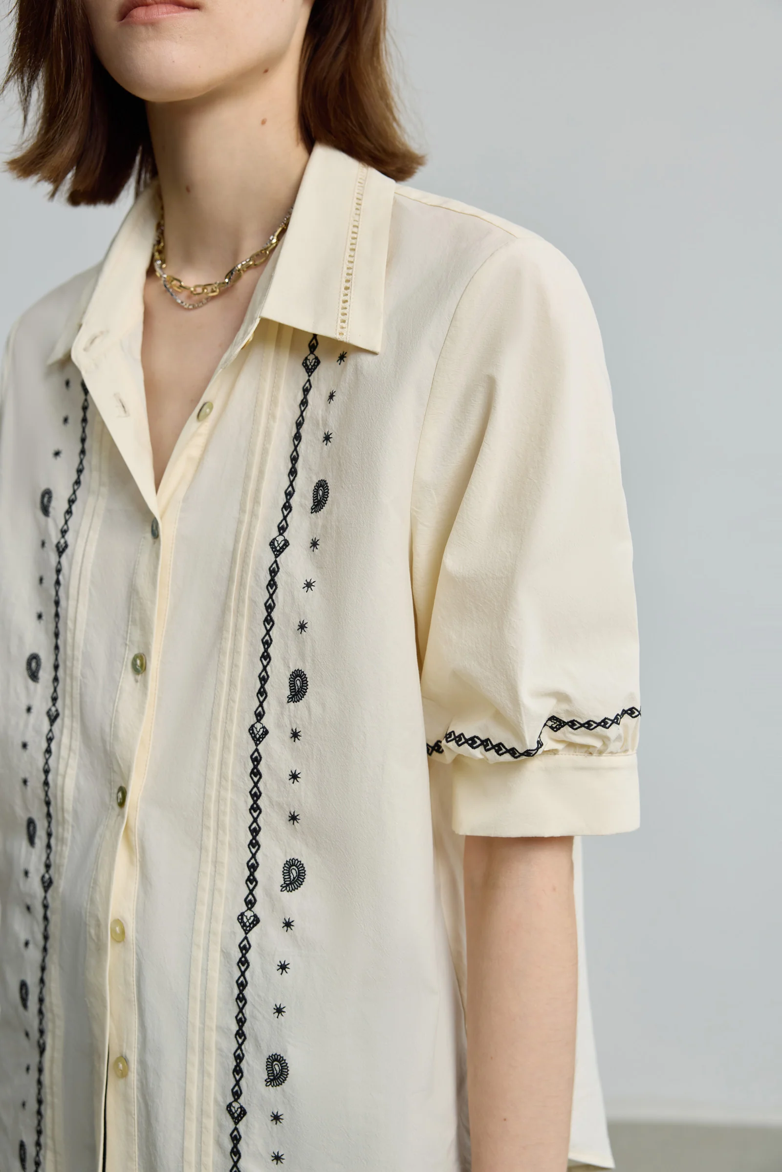 LILY French Contrast Embroidered Short-Sleeve Shirt - Image 9
