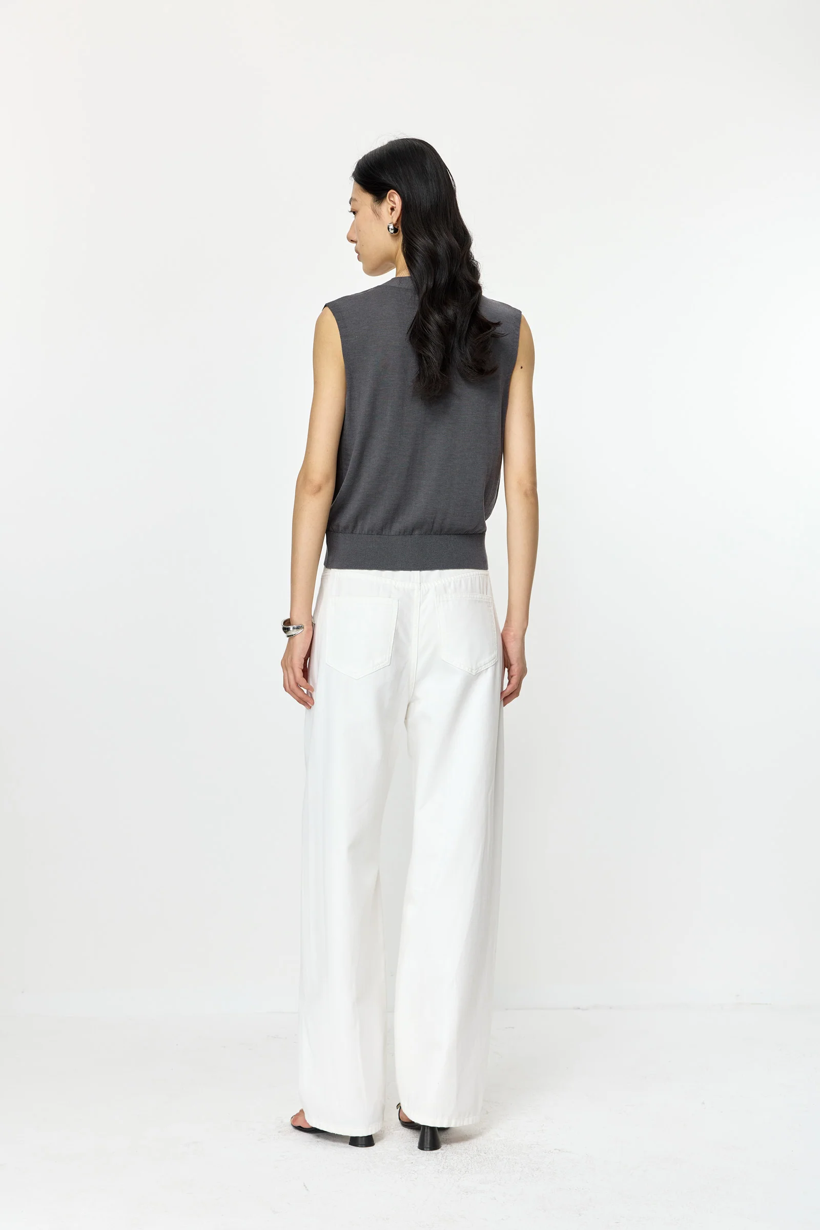 LILY V-Neck Sleeveless Knit Vest - Image 21