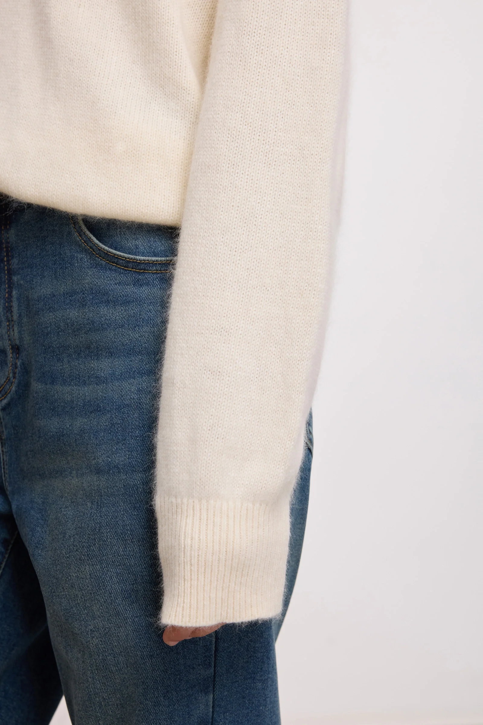 LILY Wool-Rabbit Blend Relaxed V-Neck Sweater - Image 9